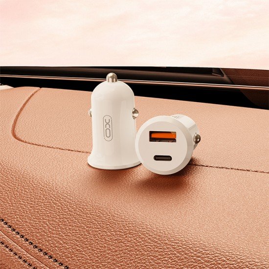 XO CC69 Universal φορτιστής αυτοκινήτου με 2 εξόδους, 1x USB-A & 1x USB-C σε λευκό χρώμα